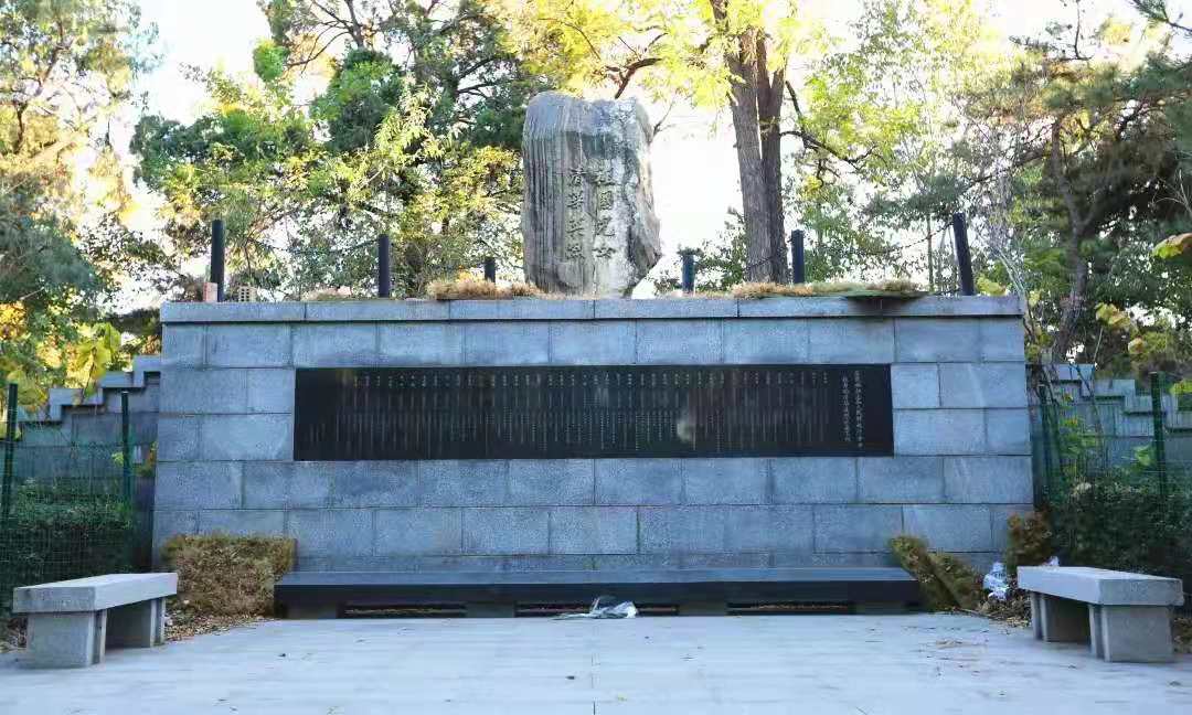 图为“祖国儿女,清华英烈”纪念碑1.jpg 图为“祖国儿女,清华英烈”纪念碑1.jpg